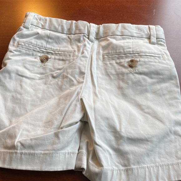 Vineyard Vines Boys Khaki Shorts Size 5 - Picture 3 of 3